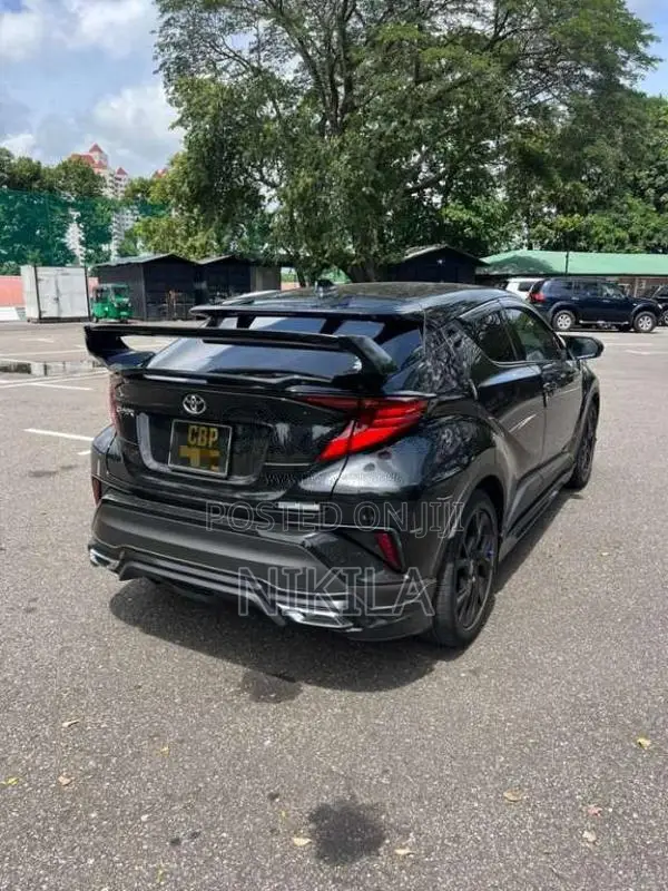 Toyota CHR 2023 SUV (Used)