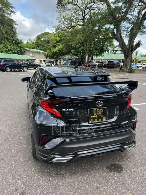 Toyota CHR 2023 SUV (Used)