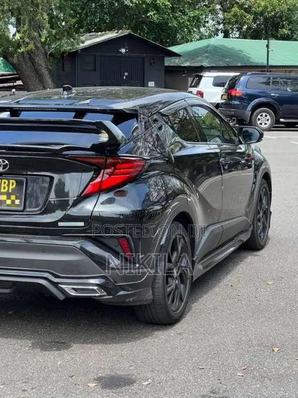 Toyota CHR 2023 SUV (Used)