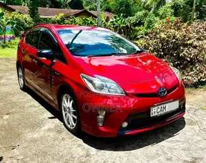 Toyota Prius S LED 2013 Car (Used)