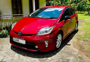 Toyota Prius S LED 2013 Car (Used)