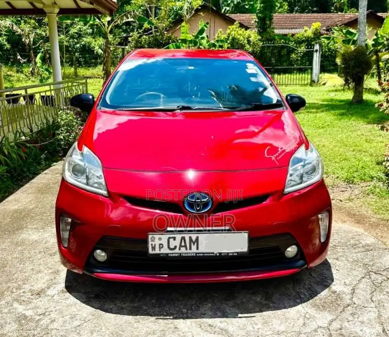 Toyota Prius S LED 2013 Car (Used)