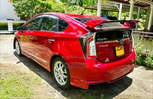 Toyota Prius S LED 2013 Car (Used)