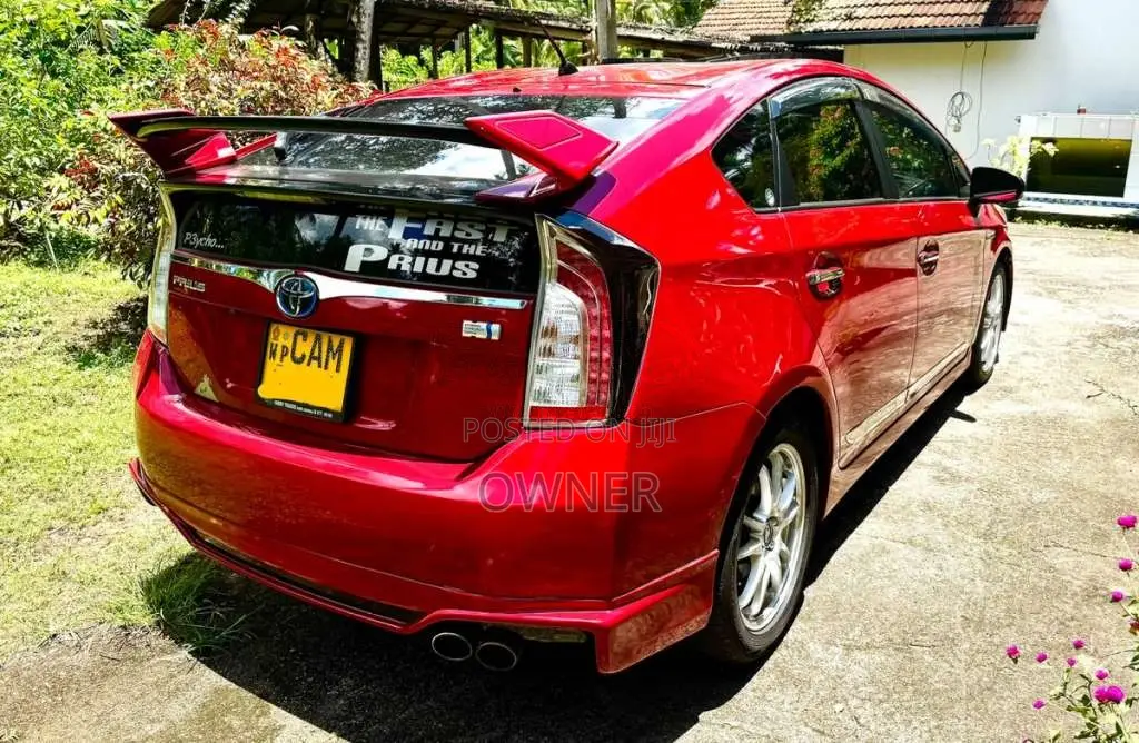 Toyota Prius S LED 2013 Car (Used)
