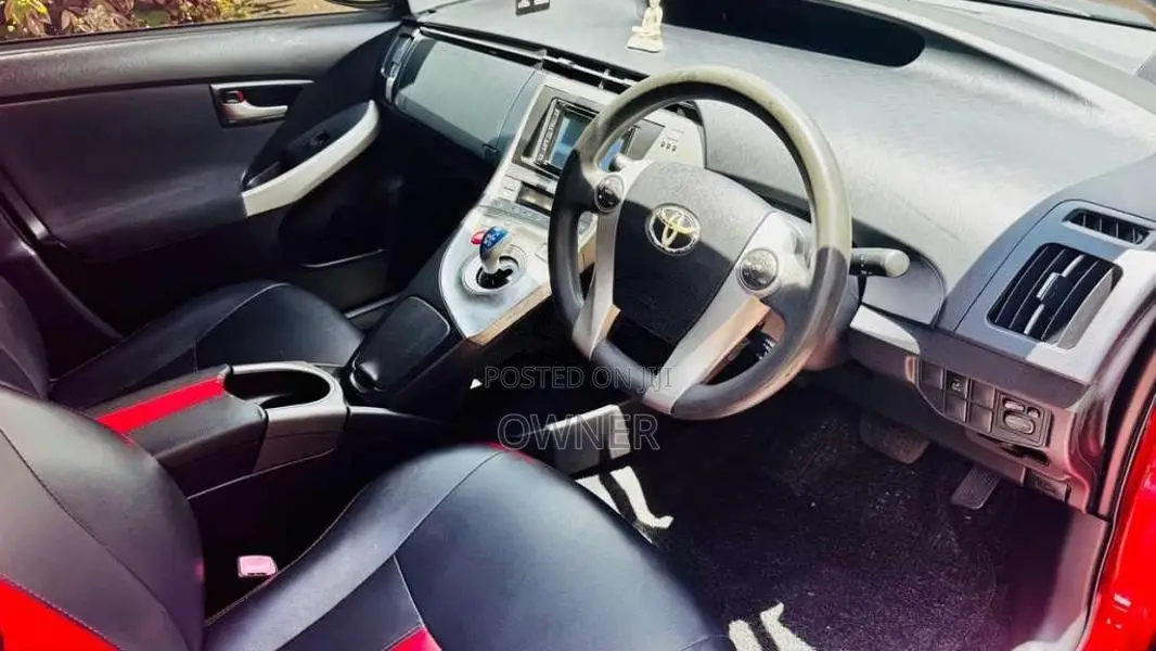 Toyota Prius S LED 2013 Car (Used)