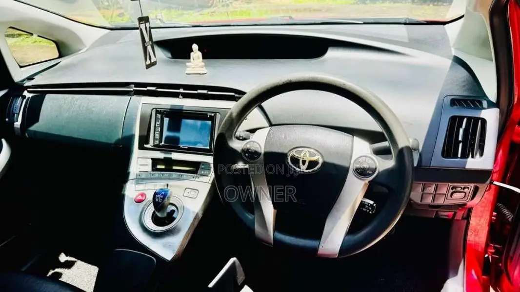 Toyota Prius S LED 2013 Car (Used)