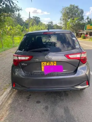 Toyota Vitz 2017 Car (Used)