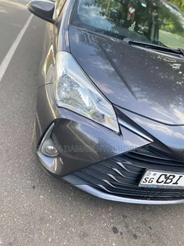 Toyota Vitz 2017 Car (Used)