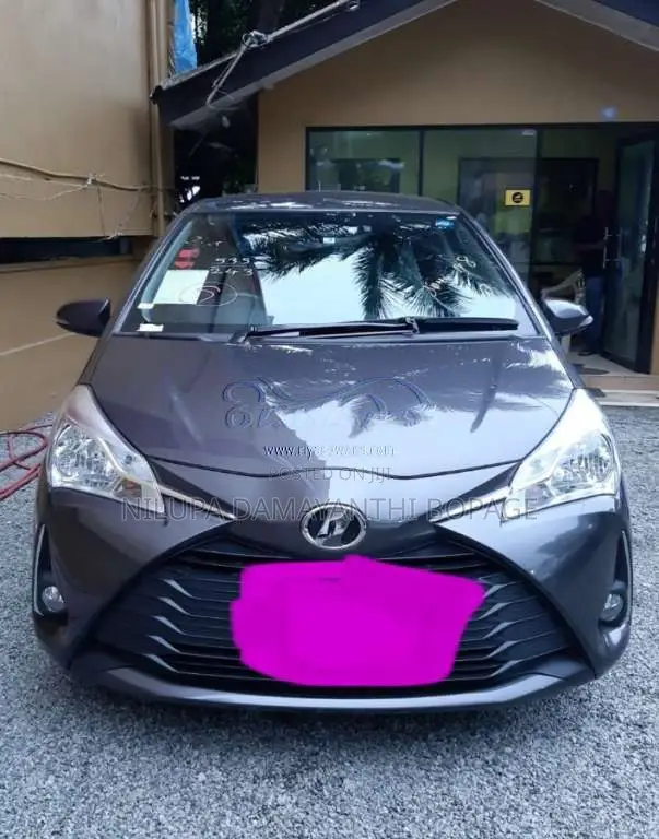 Toyota Vitz 2017 Car (Used)