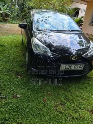 Toyota Vitz 2017 Car (Used)