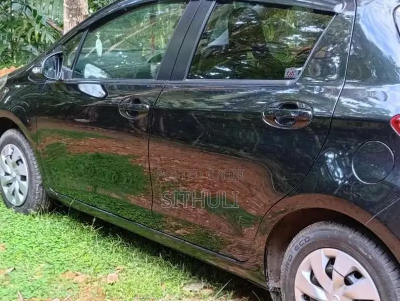 Toyota Vitz 2017 Car (Used)