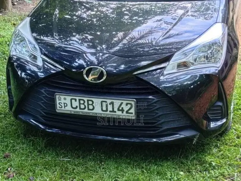 Toyota Vitz 2017 Car (Used)