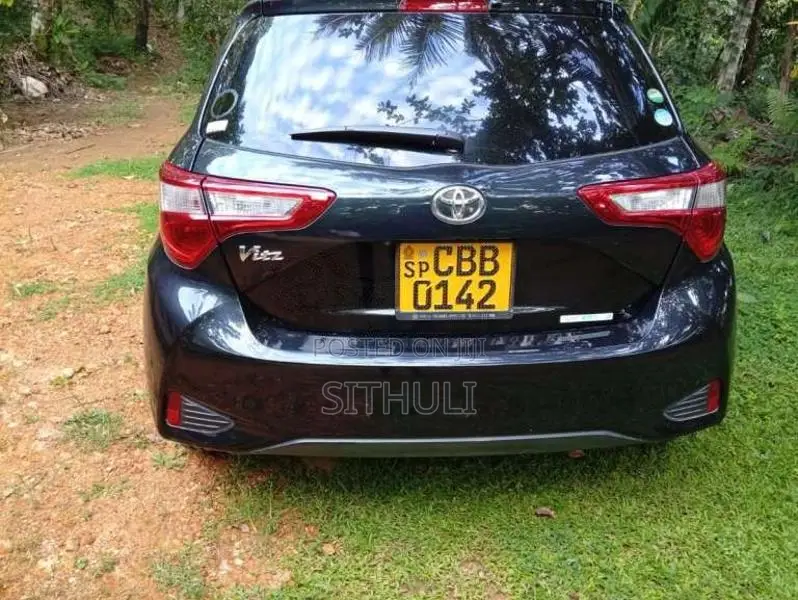 Toyota Vitz 2017 Car (Used)