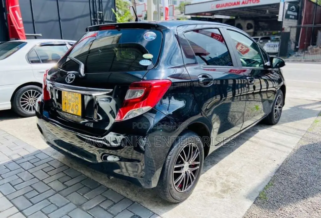 Toyota Vitz 2015 Car (Used)