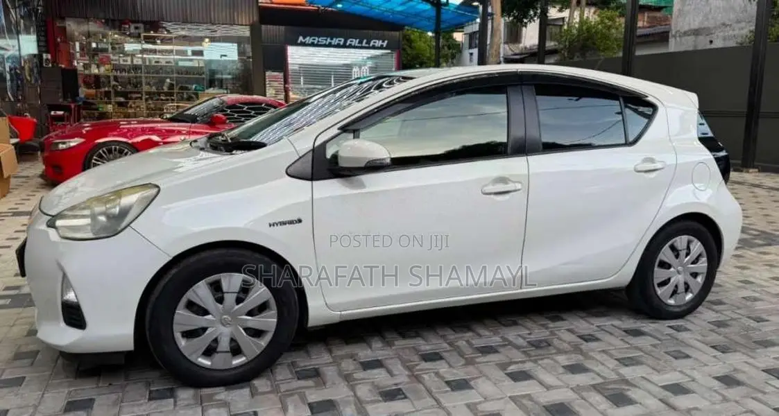 Toyota Aqua 2012 Car (Used)