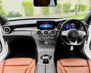Mercedes Benz C200 AMG Premium Plus + 2019