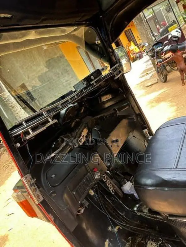 Bajaj RE 2012