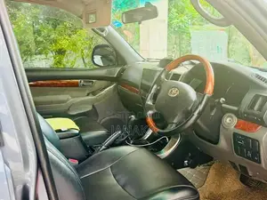Toyota Land Cruiser Prado 2004