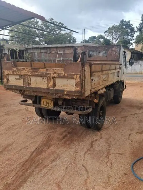 Isuzu 250 ELF 2000