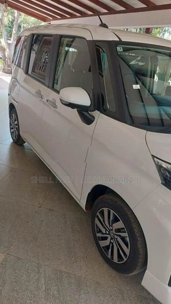 Toyota Roomy 2025