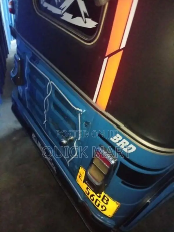 Bajaj RE 2016