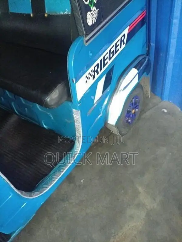 Bajaj RE 2016