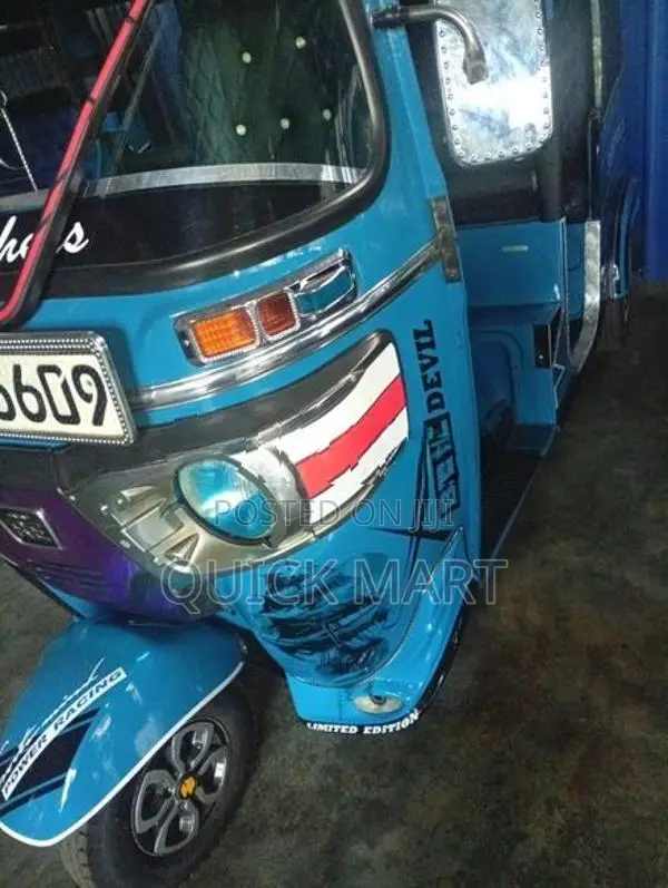 Bajaj RE 2016