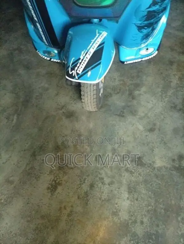 Bajaj RE 2016