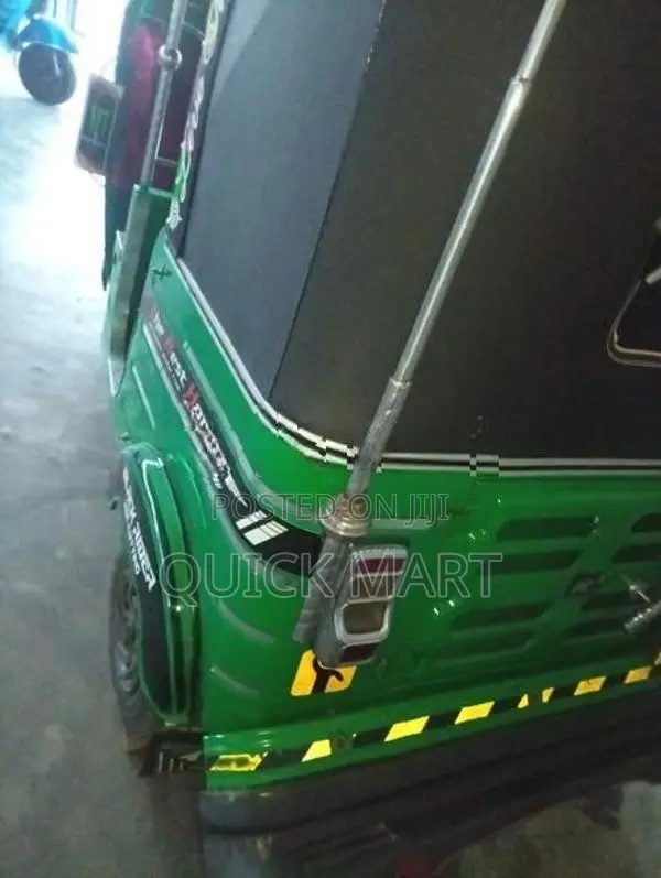 Bajaj RE 2016