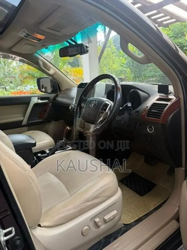 Toyota Land Cruiser Prado 2011