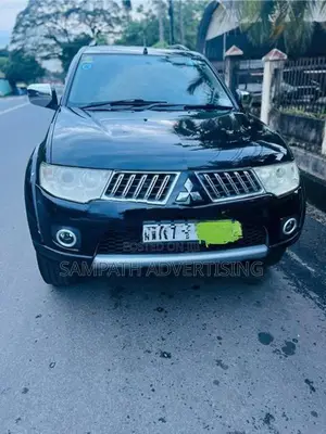 Mitsubishi Montero Sport 2012