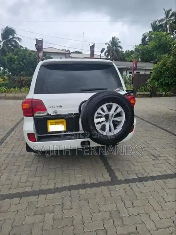 Toyota Land Cruiser Sahara LC200 2012