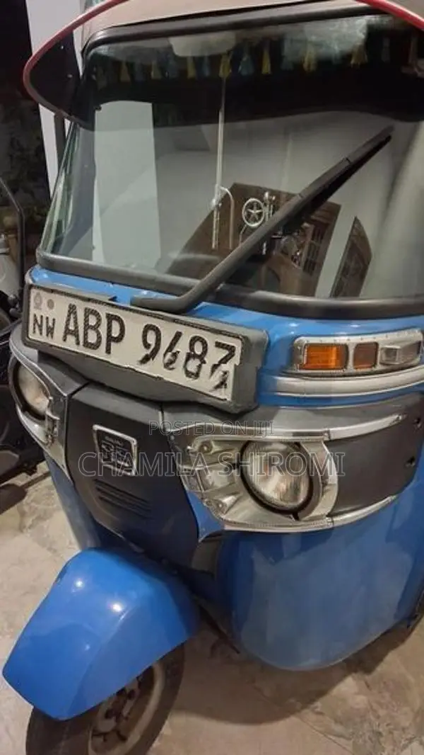 Bajaj RE 2017