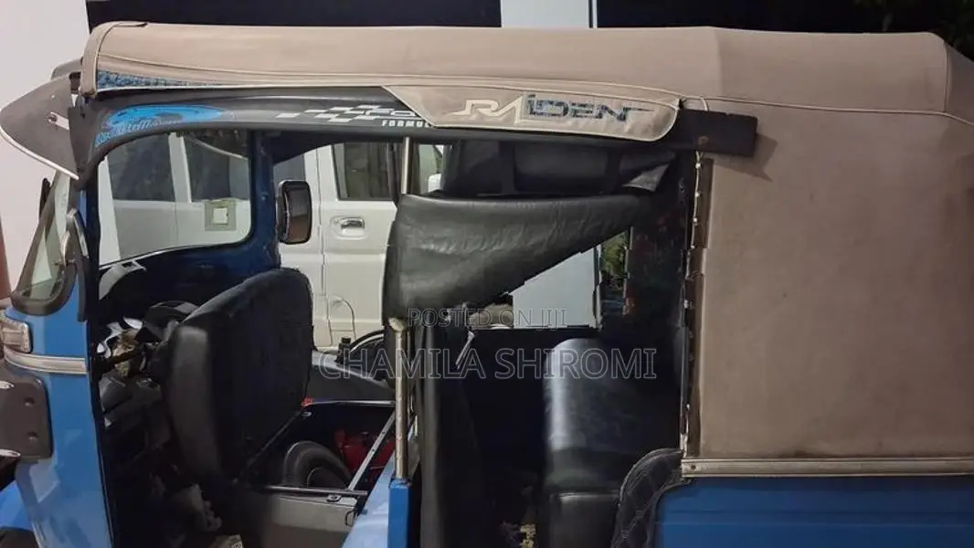 Bajaj RE 2017