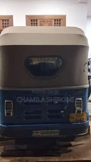 Bajaj RE 2017