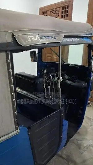 Bajaj RE 2017