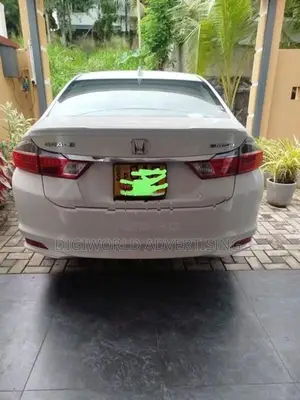 Honda Grace 2015