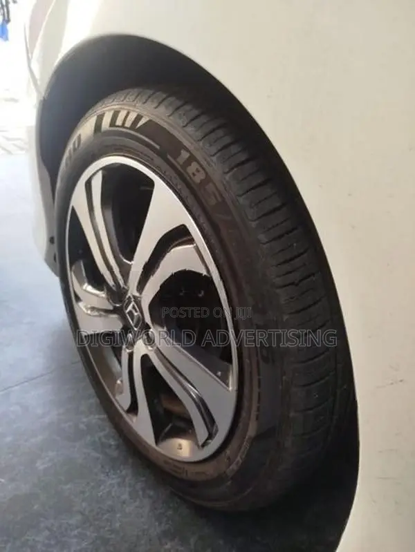 Honda Grace 2015