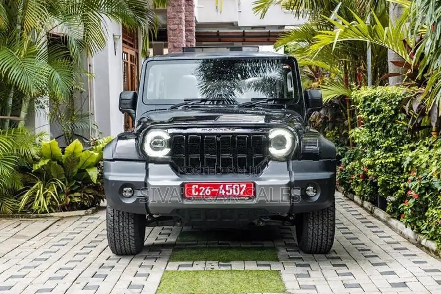Mahindra Thar Roxx 2025