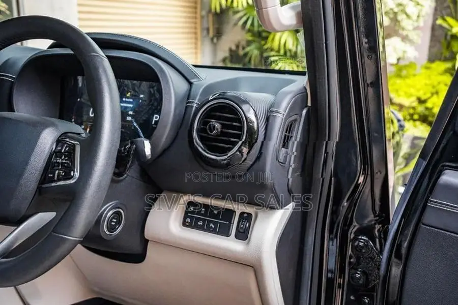 Mahindra Thar Roxx 2025