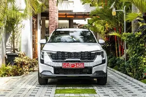 Kia Sonet GTX+ (Glacier White) 2026