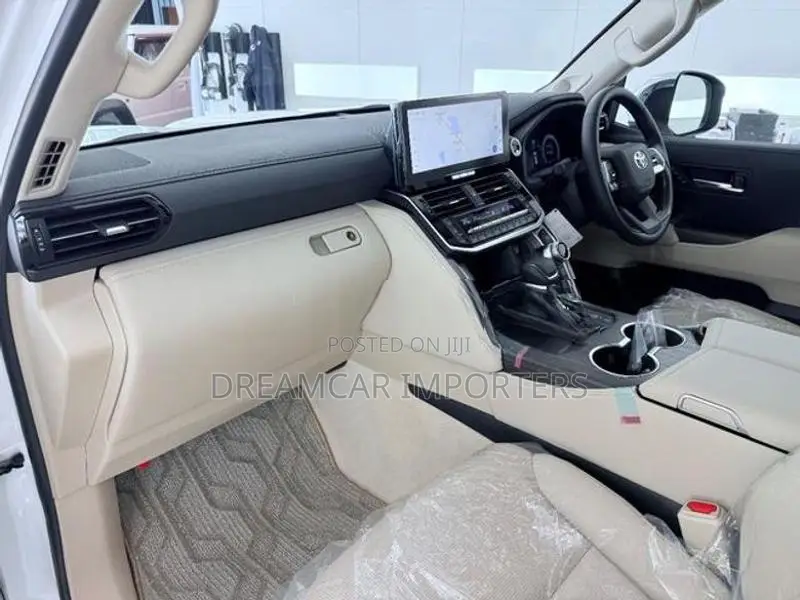 Toyota Land Cruiser Sahara LC300 ZX 2026