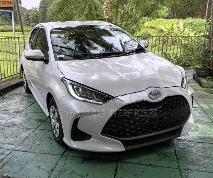 Toyota Yaris G LED Light 4WAY CAM 2024