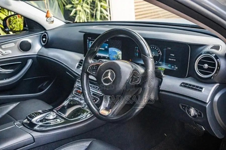 Mercedes Benz E350 E350e Premium Plus 2017