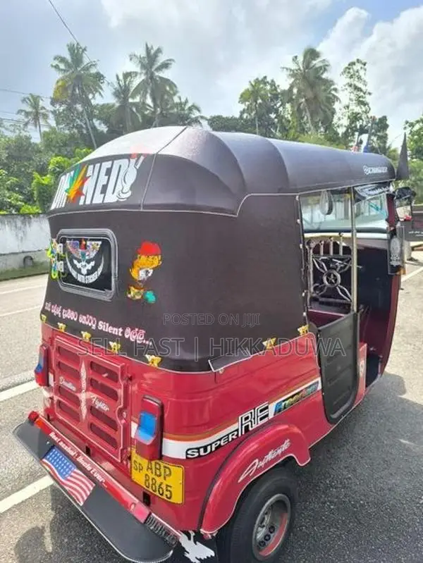 Bajaj RE 2017