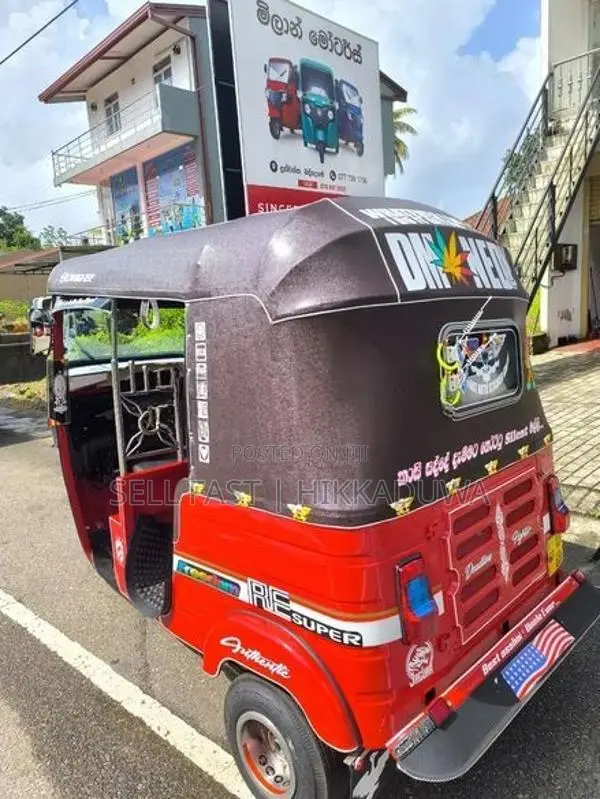 Bajaj RE 2017
