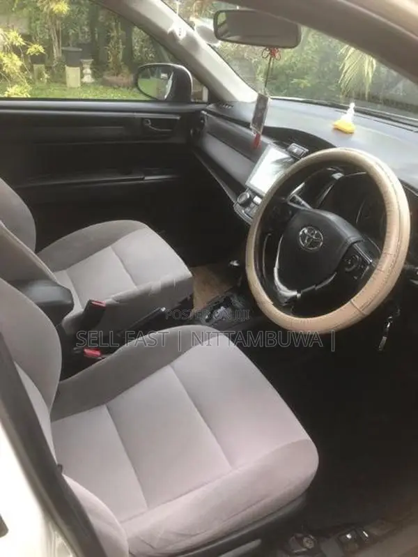 Toyota Axio 2015