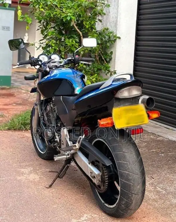Honda Hornet 2020