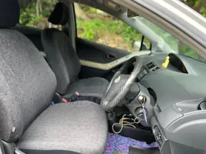 Toyota Vitz 2010