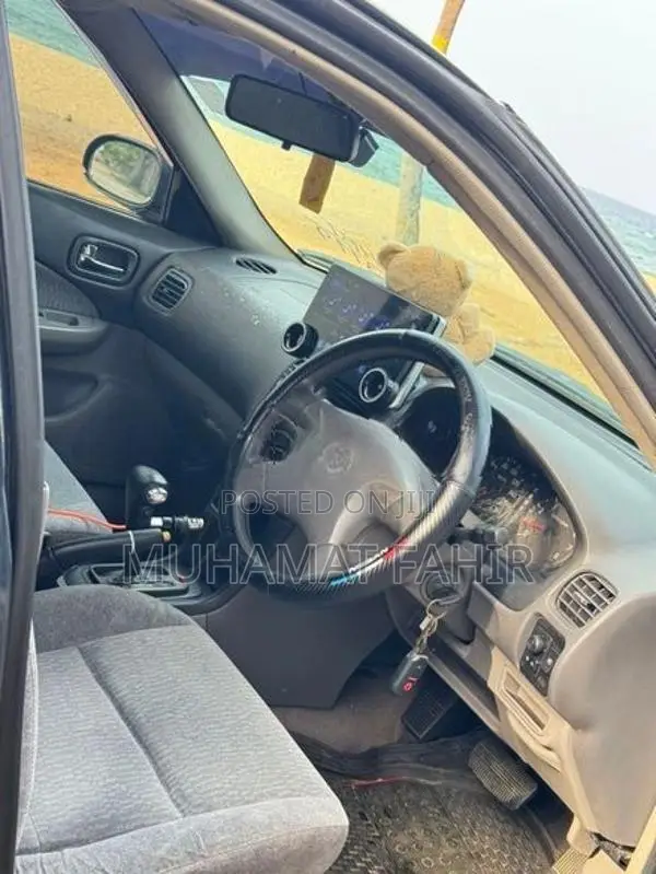 Nissan Sunny 2004